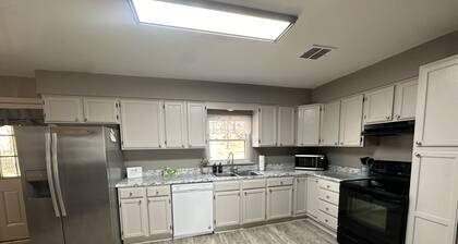Cedar Bunkhouse close to all Ponca City amenities!