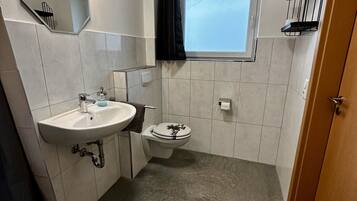 Apartment, 2 Single Beds | Bathroom