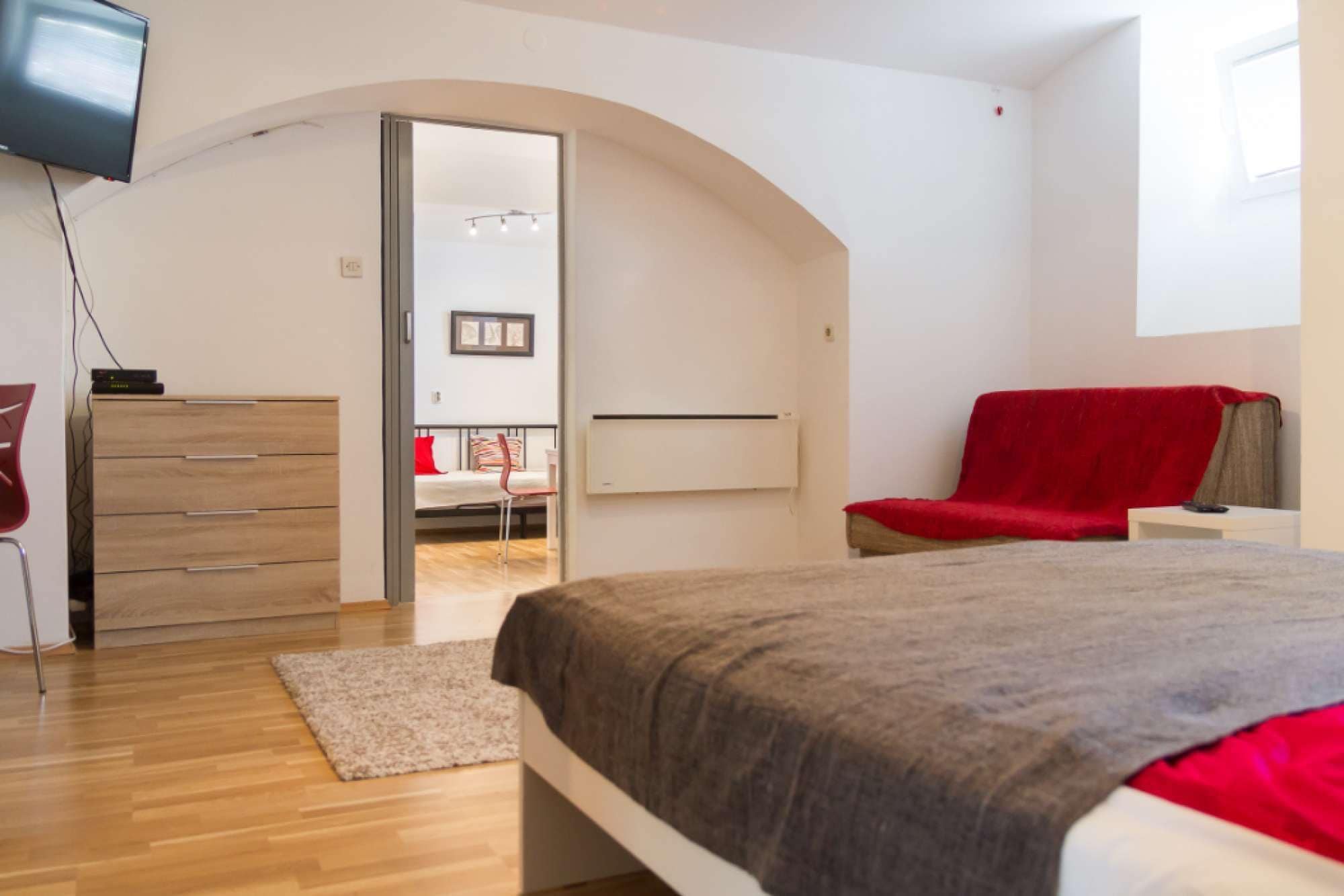 3 bedrooms, desk, iron/ironing board, WiFi