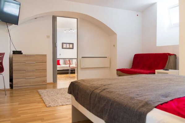 1 soverom, skrivebord, strykejern/-brett og wi-fi