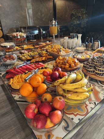 Daily continental breakfast for a fee. Vojvoda Putnik