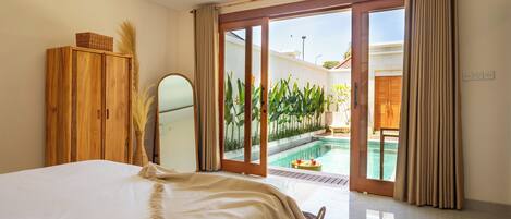 2 quartos, cofres nos quartos, escrivaninha