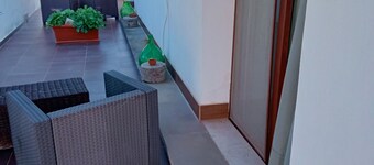 Accogliente Camera con Grande Terrazzo. Animali Domestici Ammessi