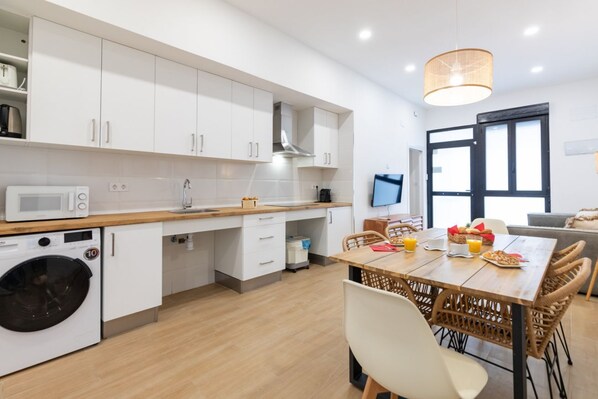 Fridge, microwave, stovetop, coffee/tea maker