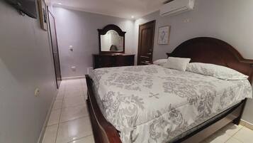 3 bedrooms, in-room safe, iron/ironing board, free WiFi
