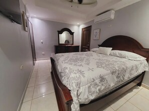 3 bedrooms, in-room safe, iron/ironing board, free WiFi