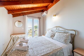 2 bedrooms, in-room safe, desk, travel crib - Rainbow villa, 40 meters from Pelekas beach with wonderful seaview 93 sq (Κέρκυρα)