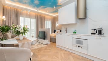 Exclusive Apartment | Private kitchen | Fridge, microwave, oven, stovetop