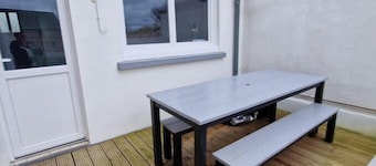 Maison Picquigny Avec Cour Donnant sur la Somme