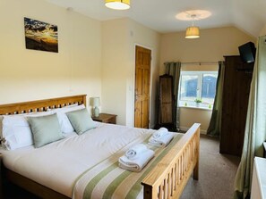 6 slaapkamers, een strijkplank/strijkijzer, gratis wifi, beddengoed