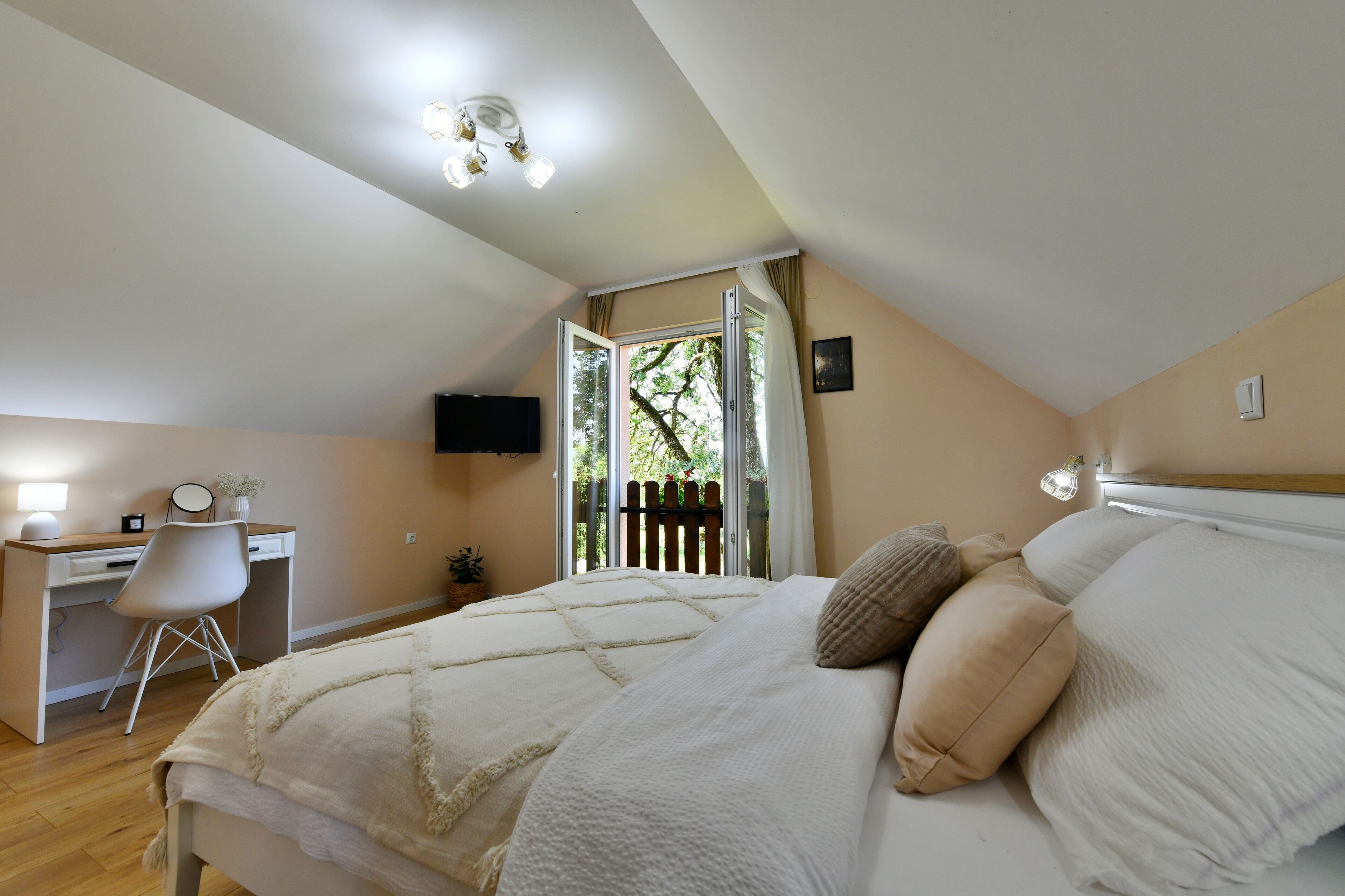 슈피리어 스튜디오 | 오리/거위털 이불, 객실 내 금고, 책상, 암막 커튼