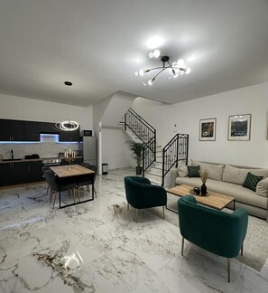 Deluxe Studio | Living area