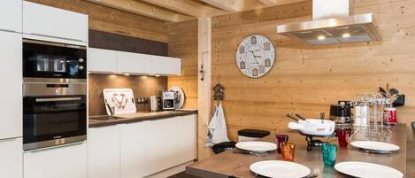 Réfrigérateur, micro-ondes, four, lave-vaisselle