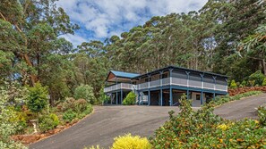 Exterior - Oceanview Luxury Retreat Amongst the Trees in Denmark (Ocean Beach)