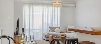 Light & Bright Pet Friendly Beach Side Haven