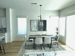 Dining - Rancho Relaxo
Modern home in the heart of Rancho Mirage 
3 bedrooms, 3 baths (Rancho Mirage)