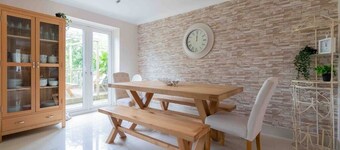 Thorn House a beautiful large house in Witney