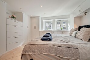 2 bedrooms, iron/ironing board, travel cot, free WiFi