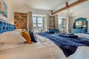 7 bedrooms, iron/ironing board, free WiFi, bed sheets