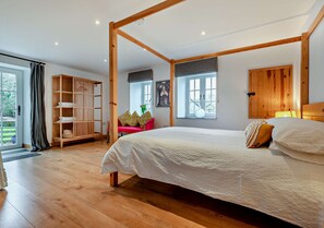 1 slaapkamer, een strijkplank/strijkijzer, reisbedje, gratis wifi