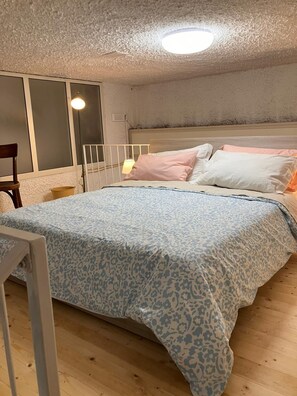 1 makuuhuone, silitysrauta/-lauta, Wi-Fi, vuodevaatteet