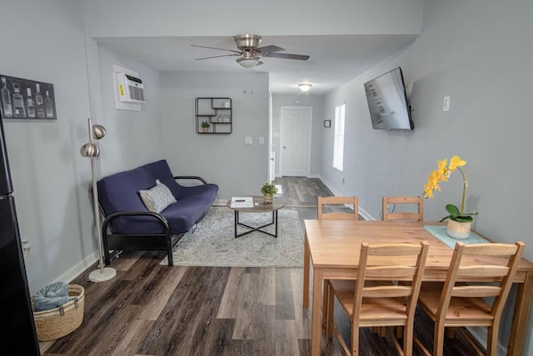 1 bedroom - Remodeled Historic 1BR 1BA House Near Downtown (San Antonio)
