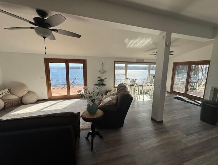 2-bedroom Modern Lake Cottage Steps Off The Water Just 1.5 Hrs From Minneapolis. - 위스콘신