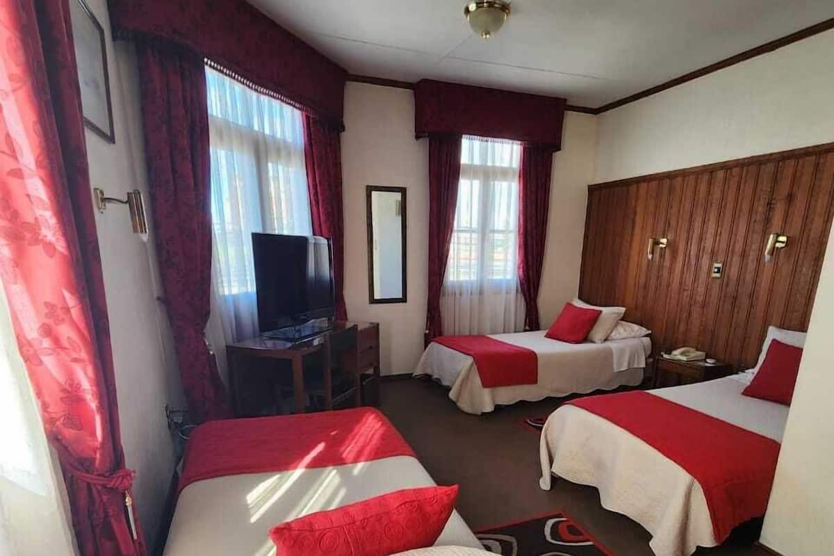 Triple Room | In-room safe, desk, free WiFi, bed sheets