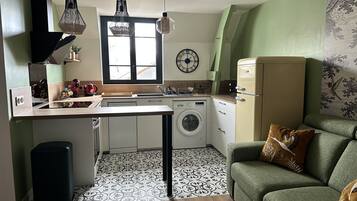 Fridge, microwave, oven, stovetop