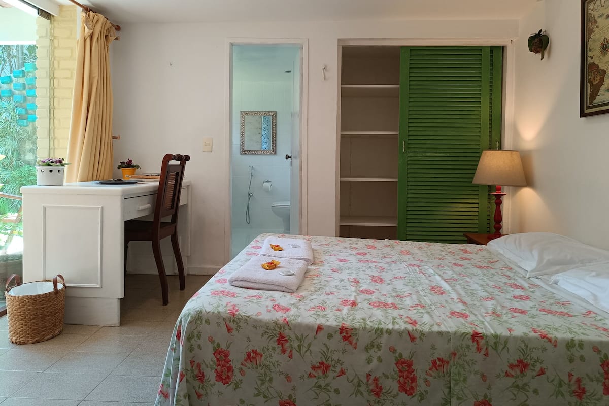 標準雙人房, 1 張標準雙人床, 山景 | 免費無線上網、床單