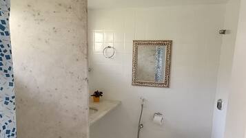 标准双人房, 1 张双人床, 山景 | 浴室 | 淋浴设施、毛巾