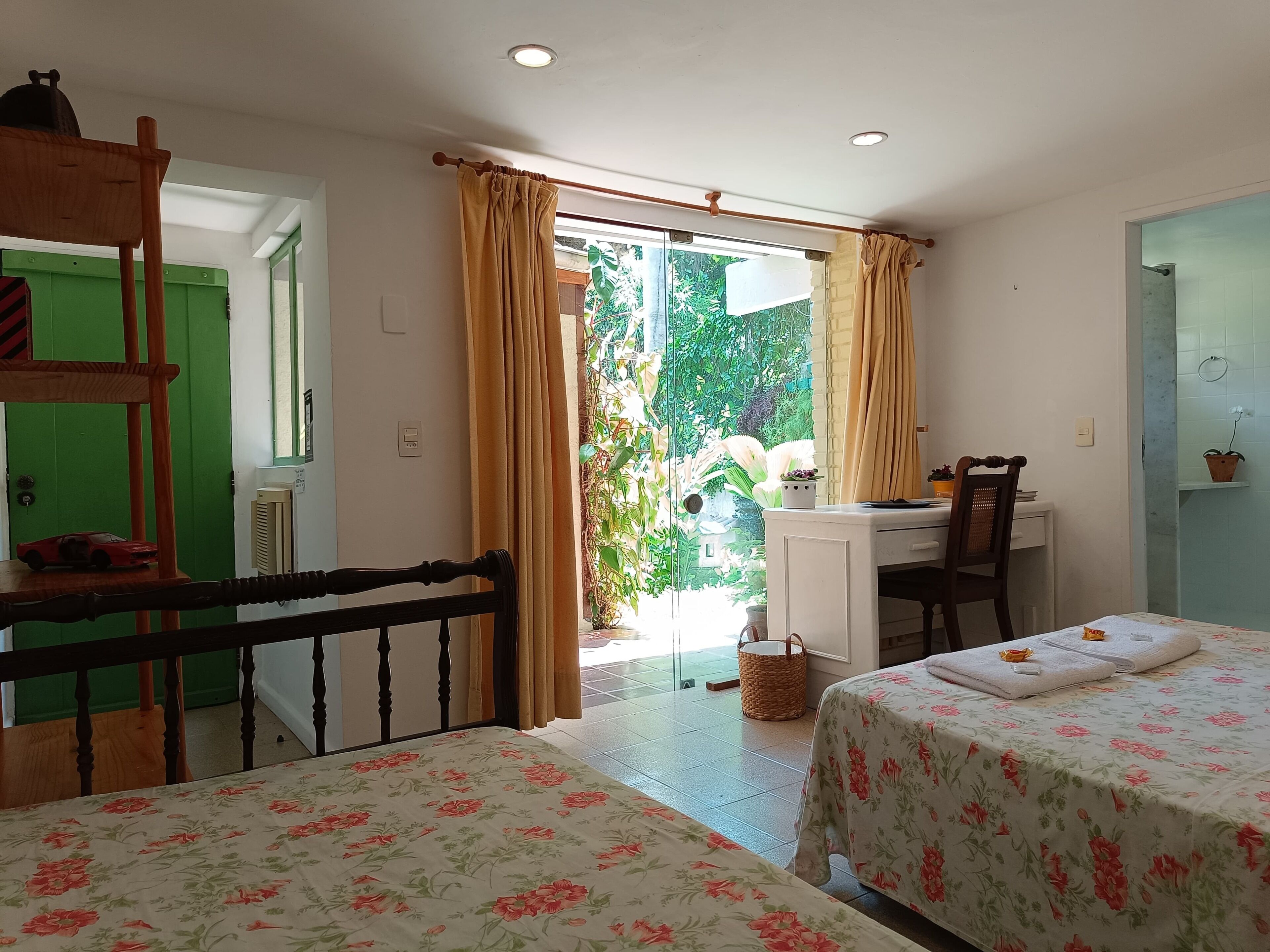Chambre Standard double, 1 lit double, vue sur la montagne | Accès au Wi-Fi (inclus), literie fournie