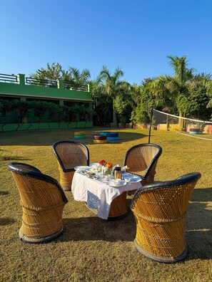 Tempat makan outdoor