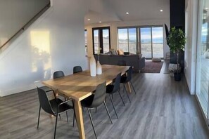 Dining - The Lazy Days Getaway (Garden City)