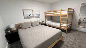 6 bedrooms, iron/ironing board, WiFi, bed sheets