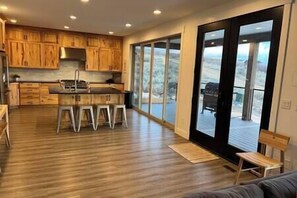 Interior - The Lazy Days Getaway (Garden City)