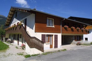Exterior - 1st floor, view mountain, parking, ski locker, 43m², Les Gets (Les Gets)