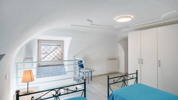 2 Schlafzimmer, Schreibtisch, Bügeleisen/Bügelbrett, kostenloses WLAN