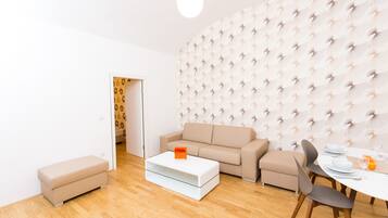 Apartment | Wohnbereich | Flachbildfernseher