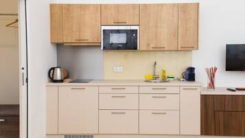 Apartment | Eigene Küche | Großer Kühlschrank, Mikrowelle, Herdplatte, Espressomaschine