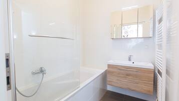 Apartment | Badezimmer | Haartrockner, Handtücher