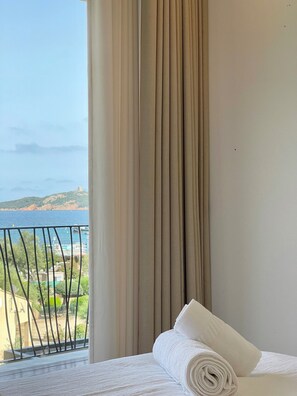 3 chambres, fer et planche à repasser, Wi-Fi, draps fournis