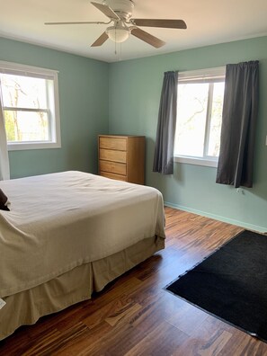4 bedrooms, bed sheets