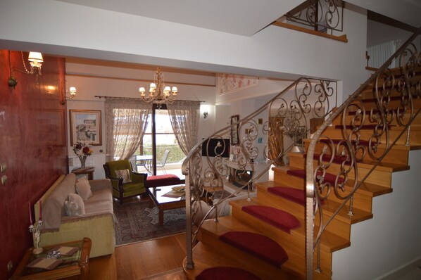 Interior - Η ησυχία η ηρεμία είναι τα χαρακτηριστικά της φιλόξενης αγκαλιάς του σπιτιού μας (Kastoria)