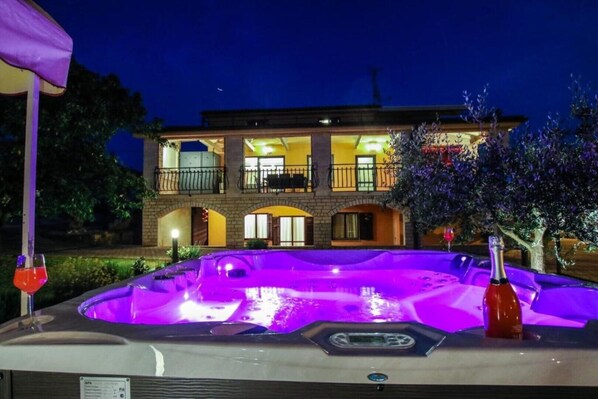 Terrace/patio - Apartment Tina with Jacuzzi (Varvari)