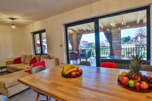 Dining - Apartment Tina with Jacuzzi (Varvari)