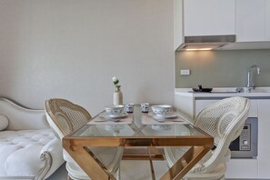 Deluxe Apartment | Living area