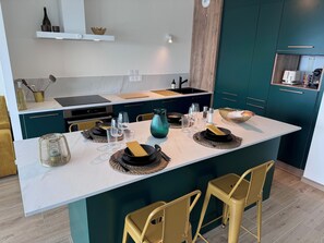 Kühlschrank, Ofen, Herdplatte, Geschirrspüler