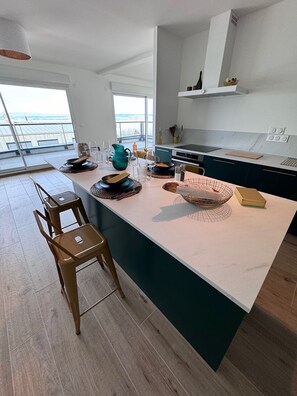 Fridge, oven, stovetop, dishwasher - Lake view apartment, terraces, 2 bedrooms, open kitchen (Évian-les-Bains)