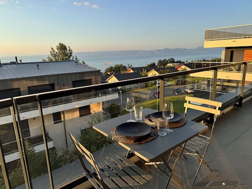 Lake view apartment, terraces, 2 bedrooms, open kitchen